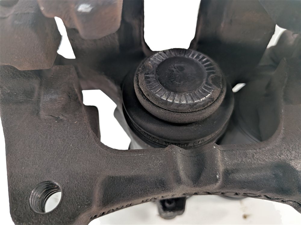 Thumbnail 4: 15-19 JAGUAR E-PACE DISCOVERY SPORT EVOQUE (L538 L550) RIGHT REAR BRAKE CALIPER