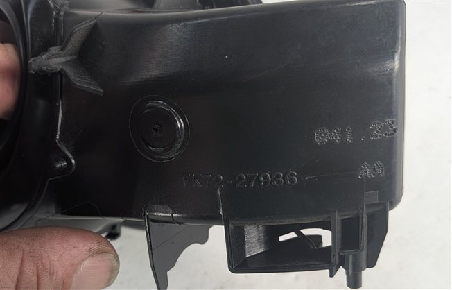 Thumbnail 5: 15-19 LAND ROVER DISCOVER SPORT (L550) FUEL TANK DOOR LID & HOUSING (Black)