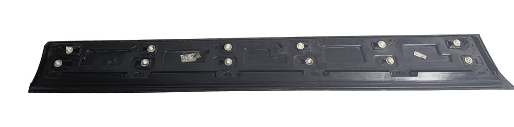 Thumbnail 2: 15-19 LAND ROVER DISCOVER SPORT (L550) FRONT RIGHT PASSENGER DOOR MOULDING TRIM