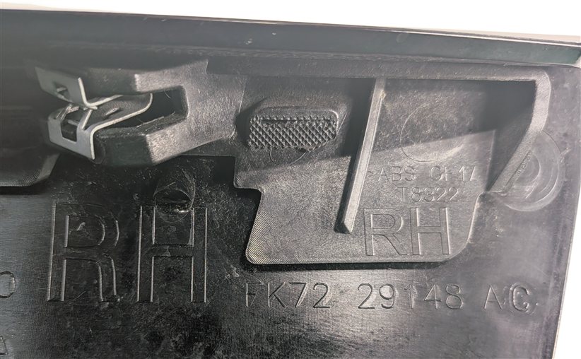 Thumbnail 4: 2016 LAND ROVER DISCOVERY SPORT L550 RIGHT REAR EXTERIOR D PILLAR MOLDING BLACK