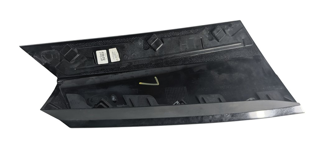 Thumbnail 3: 2016 LAND ROVER DISCOVERY SPORT L550 LEFT REAR EXTERIOR D PILLAR MOLDING BLACK