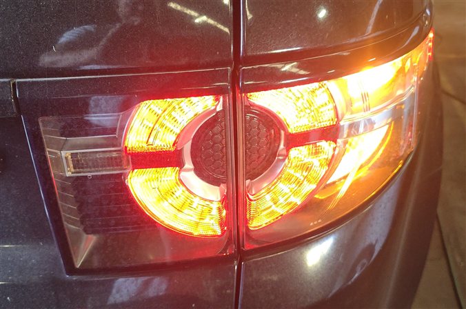 Thumbnail 2: 15-19 LAND ROVER DISCOVERY SPORT L550 REAR RIGHT INNER TAILLIGHT TAIL LAMP (SE)