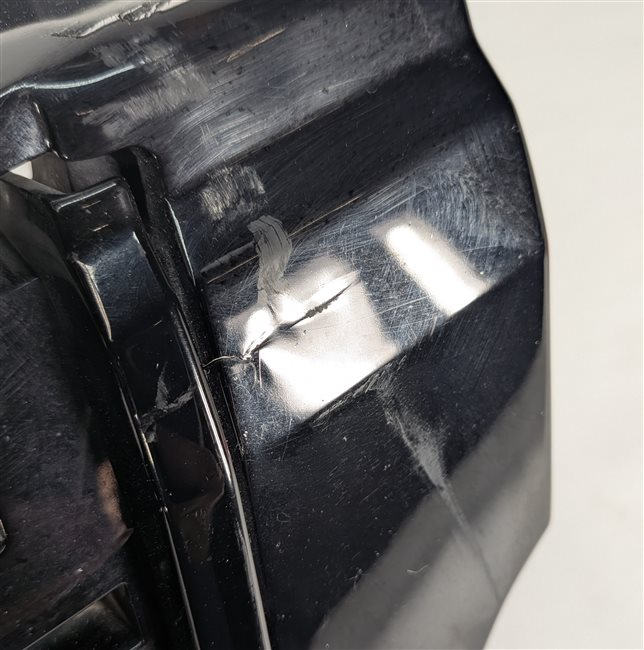 Thumbnail 5: 14-16 LAND ROVER LR4 FRONT UPPER CENTER HOOD GRILLE TRIM (BLACK & SILVER)