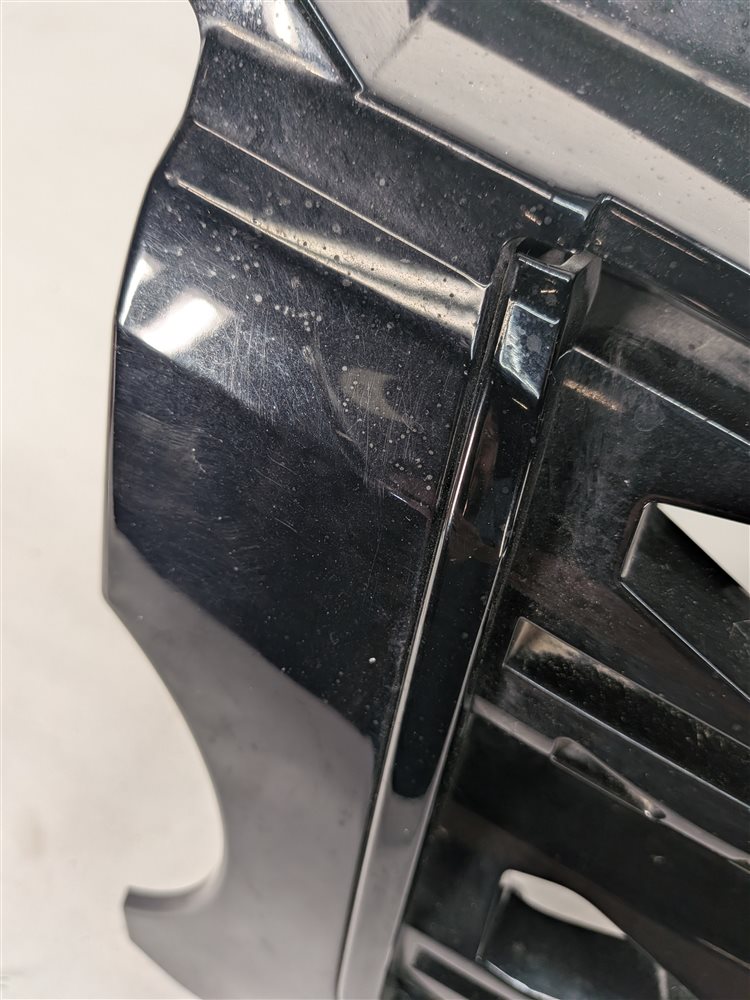 Thumbnail 9: 14-16 LAND ROVER LR4 FRONT UPPER CENTER HOOD GRILLE TRIM (BLACK & SILVER)