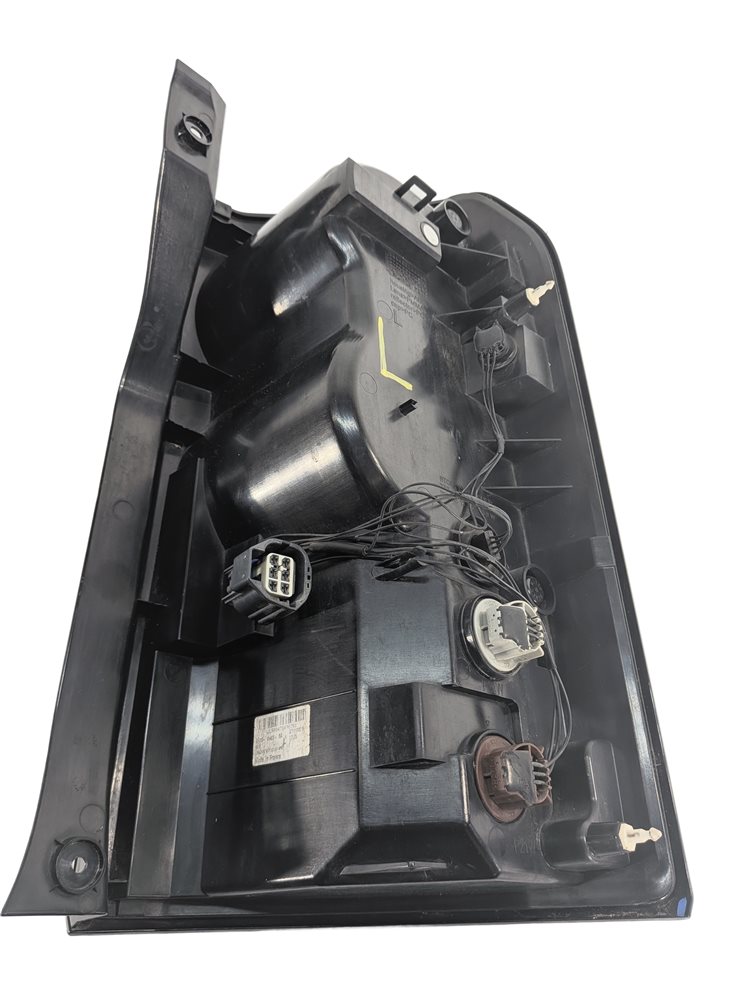 Thumbnail 6: 14-16 LAND ROVER LR4 REAR LEFT DRIVER SIDE REAR TAILLIGHT BRAKE LIGHT STOP LAMP