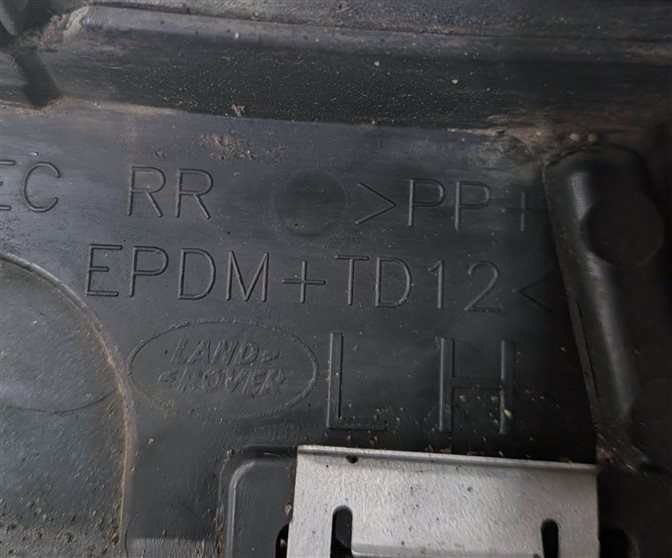 Thumbnail 5: 2016 LAND ROVER LR4 (L319) FRONT LEFT WHEEL ARCH MOLDING TRIM