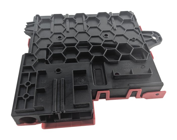 Thumbnail 4: 2016 BMW X5 F15 2.0L REAR POSITIVE BATTERY TERMINAL DISTRIBUTION BLOCK