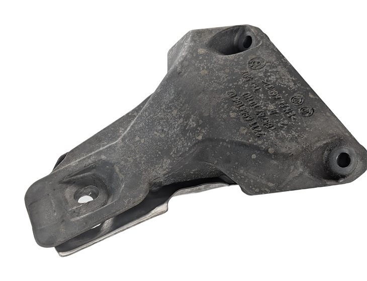 Thumbnail 2: 2016 BMW X5 F15 2.0L HYBRID N20B20A ENGINE RIGHT MOTOR MOUNT BRACKET