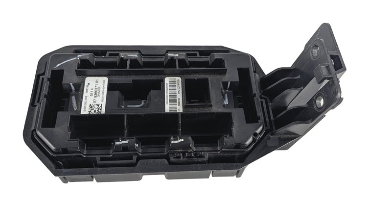 Thumbnail 3: 2016 BMW X5 F15 2.0L FRONT POWER DISTRIBUTION FUSE BOX RELAY CARRIER