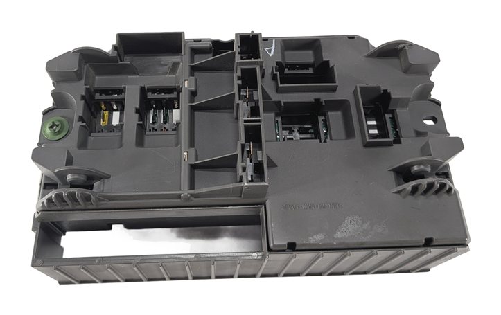Thumbnail 6: 2012 BMW X5 (E70) 3.0L FRONT POWER DISTRIBUTION FUSE BOX RELAY CARRIER