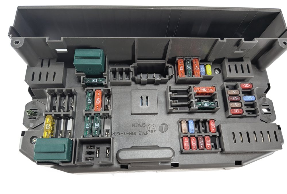 Thumbnail 7: 2012 BMW X5 (E70) 3.0L FRONT POWER DISTRIBUTION FUSE BOX RELAY CARRIER