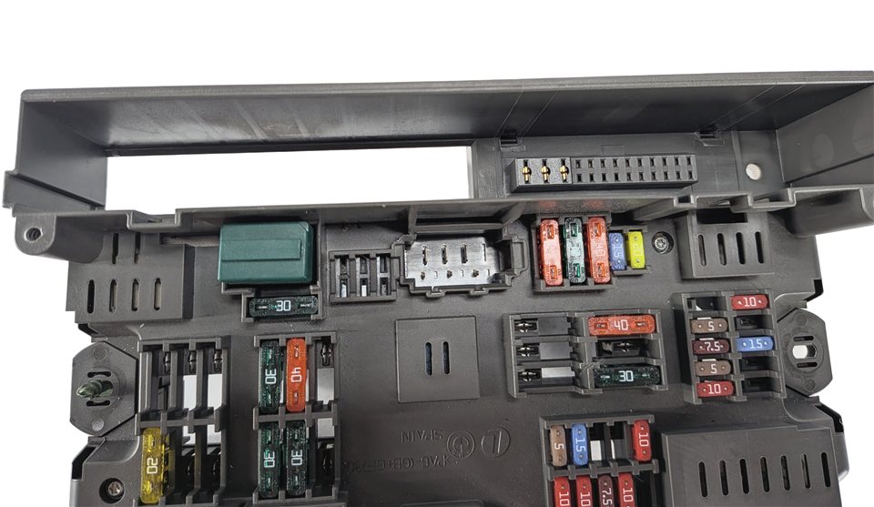 Thumbnail 8: 2012 BMW X5 (E70) 3.0L FRONT POWER DISTRIBUTION FUSE BOX RELAY CARRIER