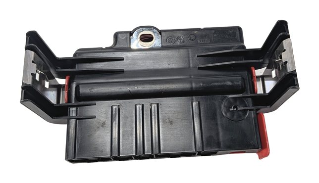 Thumbnail 4: 2012 BMW X5 E70 3.0L REAR POSITIVE BATTERY TERMINAL POWER DISTRIBUTION BLOCK