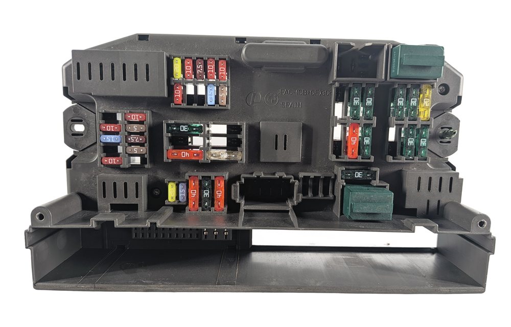 2013 BMW X5 (E70) 4.4L FRONT POWER DISTRIBUTION FUSE BOX RELAY CARRIER