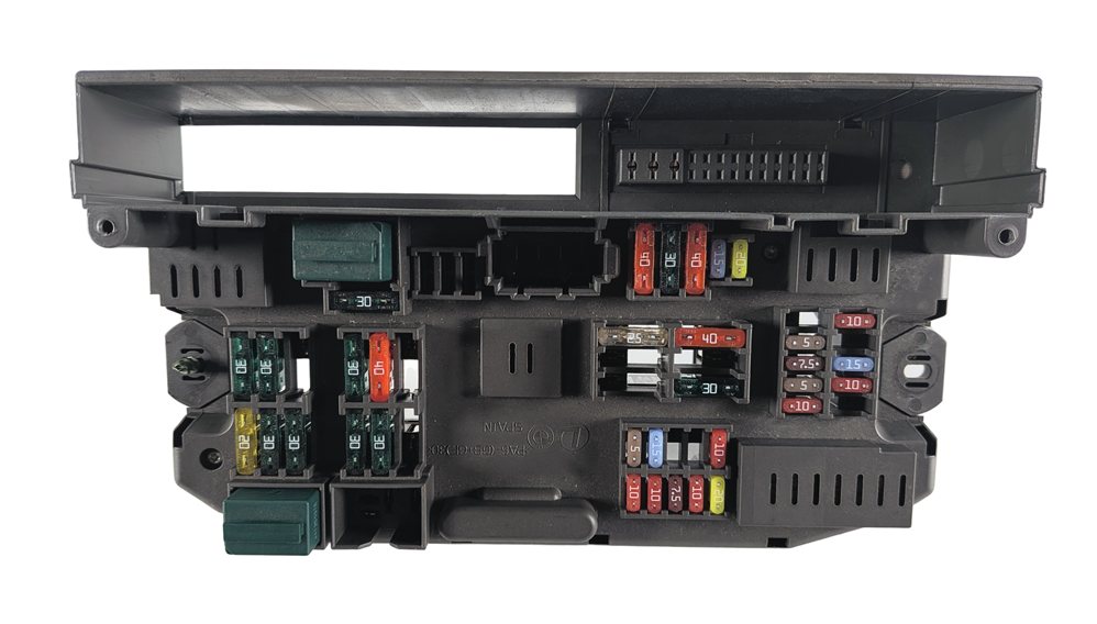 Thumbnail 3: 2013 BMW X5 (E70) 4.4L FRONT POWER DISTRIBUTION FUSE BOX RELAY CARRIER