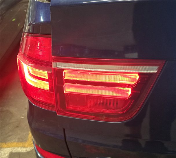 Thumbnail 2: 2011-2013 BMW X5 X5M (E70) LEFT DRIVER REAR OUTER TAILLIGHT BRAKE LIGHT LAMP