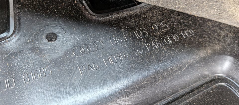 Thumbnail 5: 2009-2018 AUDI A3 Q3 TT (8U MK2 8P) 2.0L TFSI TURBO ENGINE COVER TRIM PIECE