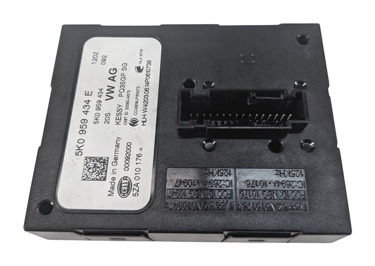 Thumbnail 6: 2015 AUDI Q3 (8U) 2.0L CCTA ENGINE ECM BCM IMMOBILIZER BODY MODULE KEY SET