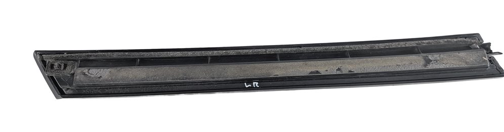 Thumbnail 3: 2015 AUDI Q3 (8U) REAR LEFT WINDOW GLASS MOULDING TRIM SEAL