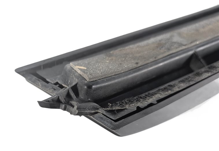 Thumbnail 5: 2015 AUDI Q3 (8U) REAR LEFT WINDOW GLASS MOULDING TRIM SEAL