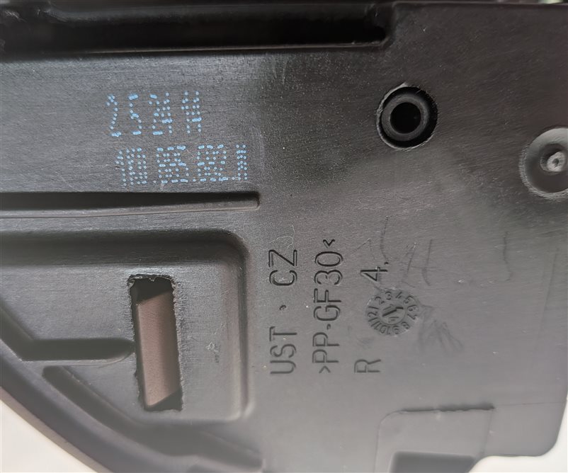 Thumbnail 4: 2015 AUDI Q3 (8U) REAR RIGHT SEAT BACK FOLDING RELEASE LOCK LATCH HANDLE LEVER