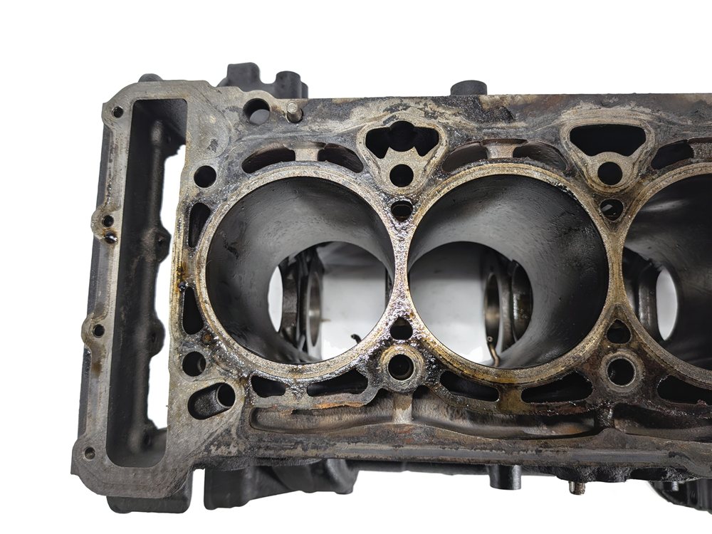 Thumbnail 7: 2014-2018 AUDI Q3 (8U) VW CC EOS TIGUAN 2.0L TURBO ENGINE CYLINDER BLOCK BARE