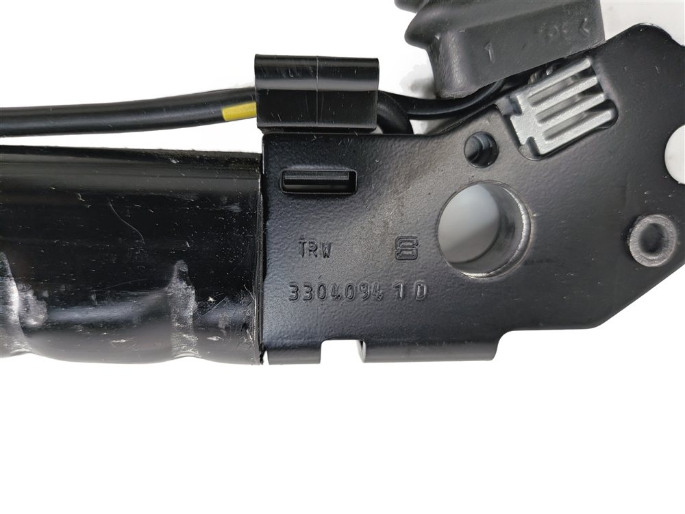 Thumbnail 7: 12-19 BMW 2 3 4 M3 (F22 F32 F33 F34 F36) FRONT RIGHT PASSENGER SEATBELT RECEIVER