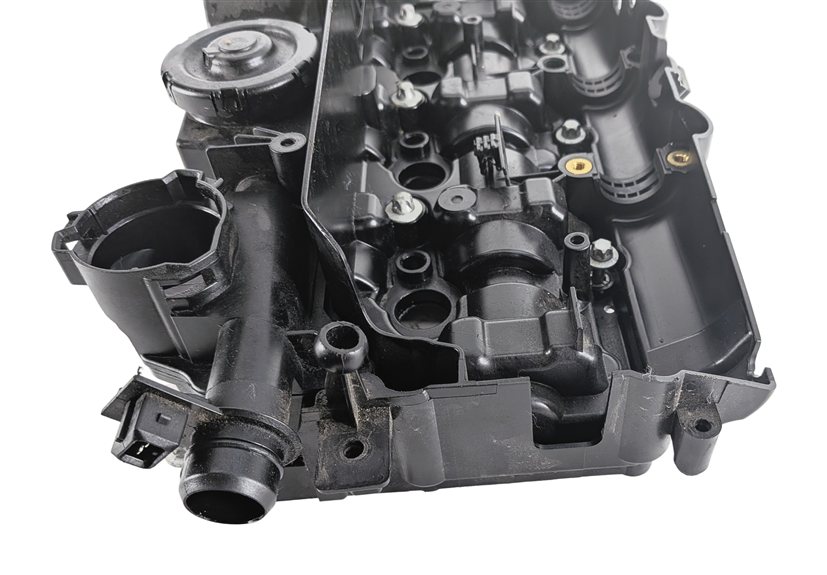 Thumbnail 5: 2014-2018 BMW 328 X3 (F30 F25) 2.0L TURBO DIESEL ENGINE VALVE COVER w/ OIL CAP