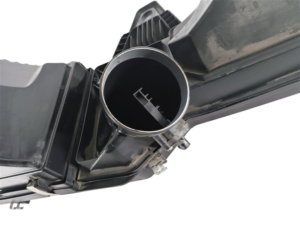 Thumbnail 5: 2014-2018 BMW 328i (F30) 2.0L N47T DIESEL ENGINE AIR FILTER HOUSING w/ SENSOR