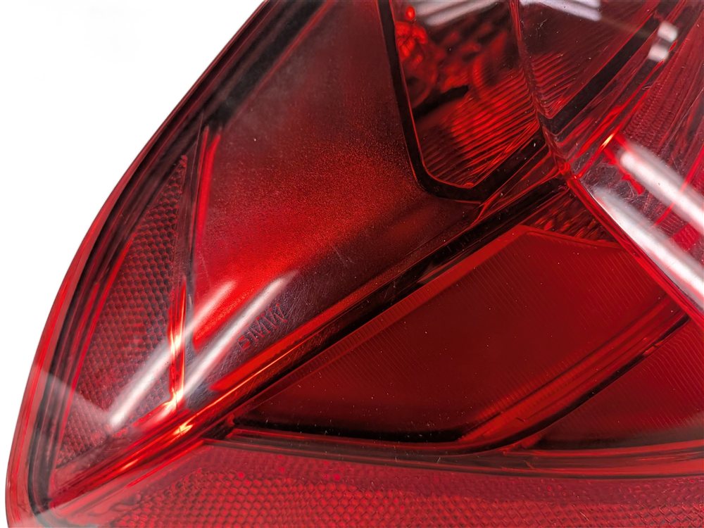 Thumbnail 7: 12-15 BMW 3 SERIES (F30) SEDAN LEFT DRIVER OUTER TAILLIGHT BRAKE LIGHT LAMP