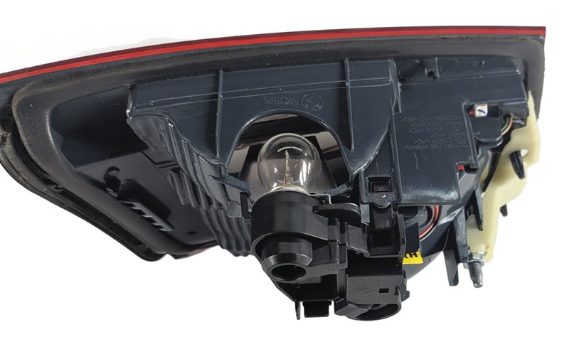 Thumbnail 5: 12-15 BMW 320i 328i 335i M3 (F30) SEDAN RIGHT TRUNK INNER TAILLIGHT LIGHT LAMP