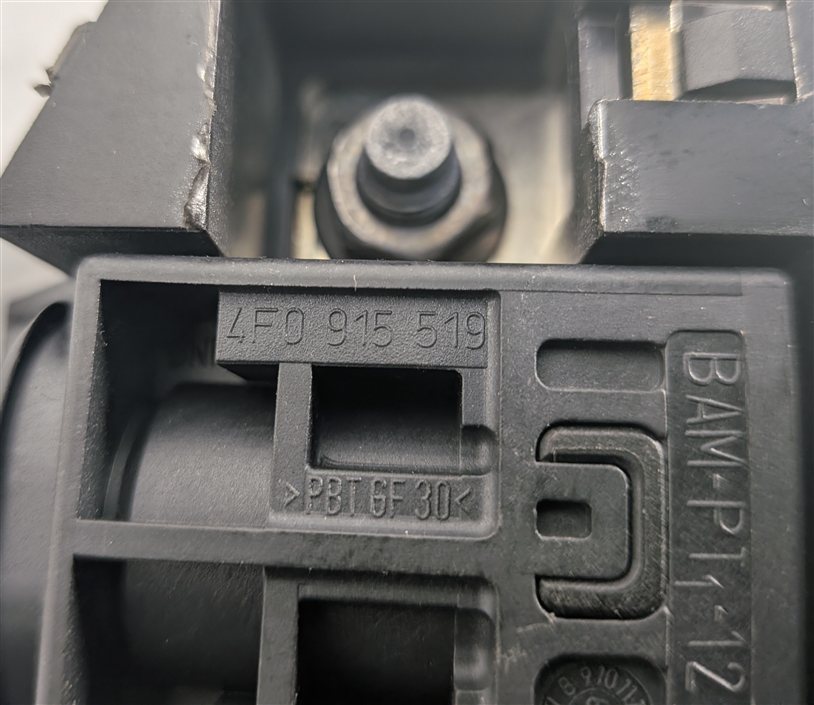 Thumbnail 10: 2010 AUDI S4 B8 8K 3.0L BATTERY POSITIVE TERMINAL FUSE OVERLOAD PROTECTION