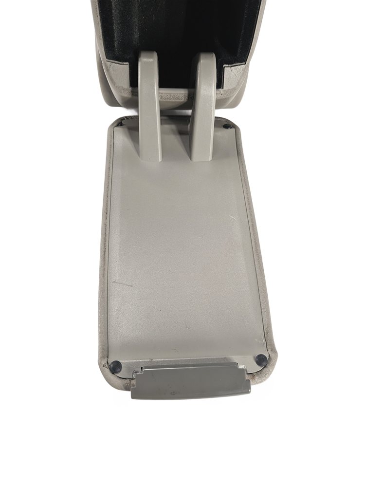 Thumbnail 7: 06-13 AUDI A3 8P FRONT CENTER CONSOLE ARMREST LID COVER (Grey)
