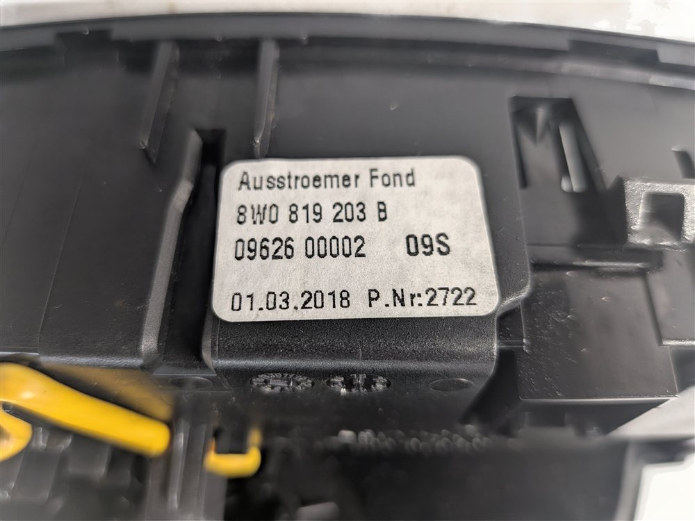 Thumbnail 4: 2018 AUDI A4 (B9 8W) REAR CENTER CONSOLE HEAT AIR AC HVAC VENT GRILLE (Black)