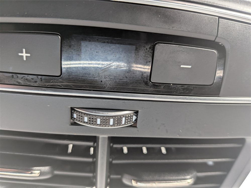 Thumbnail 5: 2018 AUDI A4 (B9 8W) REAR CENTER CONSOLE HEAT AIR AC HVAC VENT GRILLE (Black)