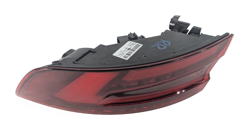 Thumbnail 4: 17-19 AUDI A4 (B9 8W) REAR RIGHT PASSENGER OUTER TAILLIGHT BRAKE LIGHT LAMP LED