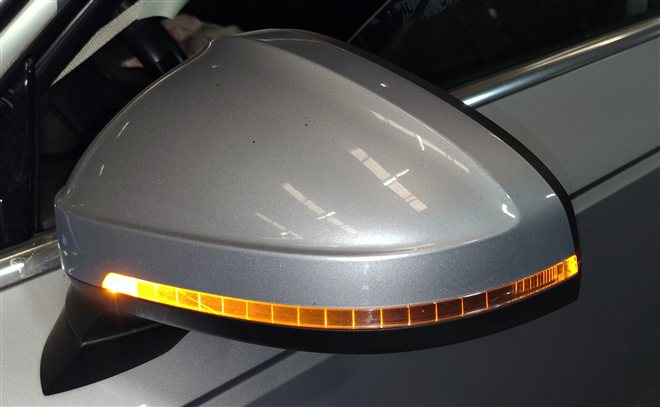 Thumbnail 2: 17-19 AUDI A4 B9 LEFT DRIVER DOOR MIRROR w/PFOLD BLIND (Silver)
