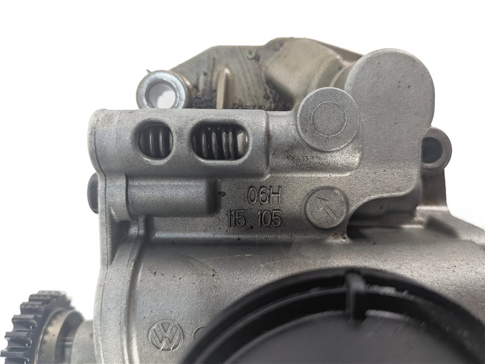 Thumbnail 4: 2018 AUDI A4 (B9 8W) 2.0L (CYMC) ENGINE OIL PUMP w/PICKUP TUBE ASSEMBLY