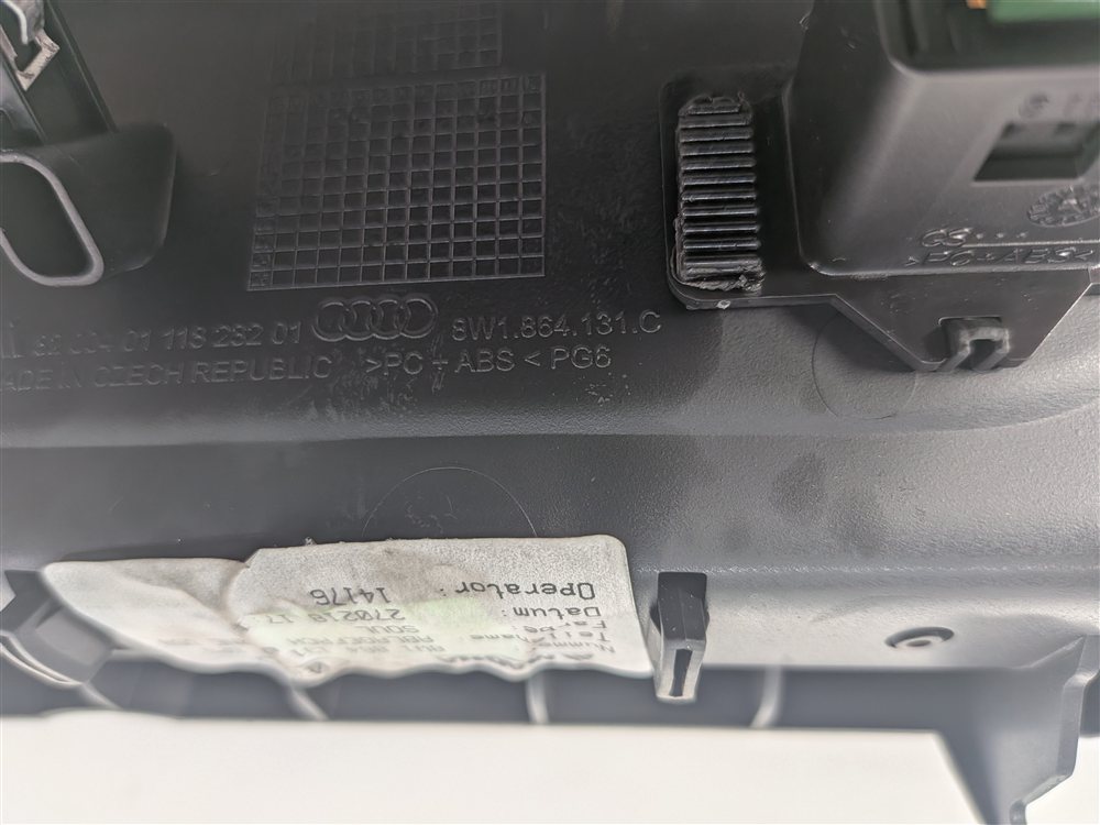 Thumbnail 4: 2018 AUDI A4 (B9 8W) FRONT CENTER CONSOLE STORAGE TRAY USB START STOP BUTTON