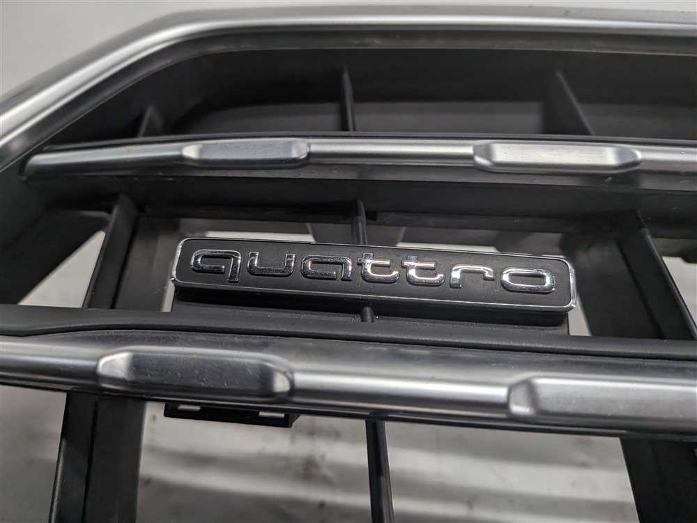 Thumbnail 6: 2017-2019 AUDI Q7 (4M) FRONT UPPER CENTER HOOD AIR VENT GRILLE TRIM