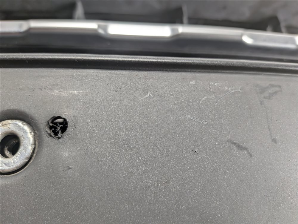Thumbnail 7: 2017-2019 AUDI Q7 (4M) FRONT UPPER CENTER HOOD AIR VENT GRILLE TRIM