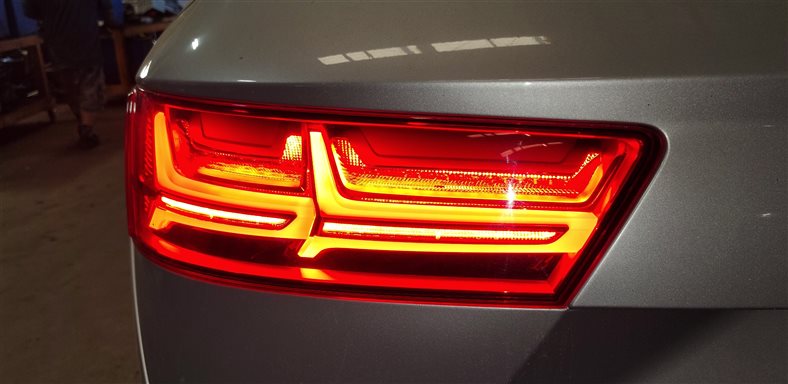 Thumbnail 2: 2017-2019 AUDI Q7 (4M) REAR LEFT DRIVER TRUNK TAILLIGHT BRAKE LIGHT LAMP (LED)