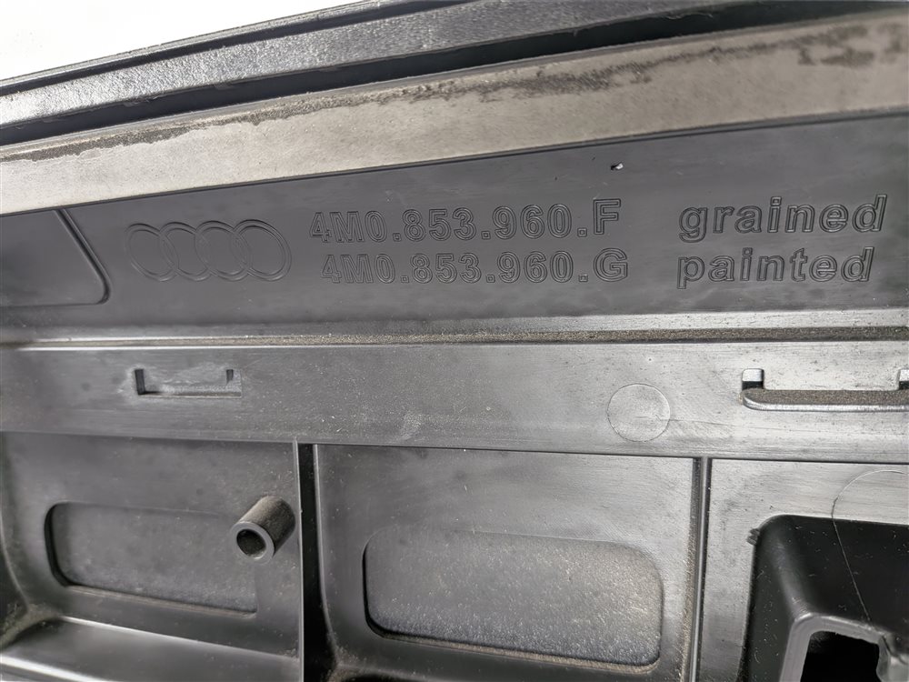 Thumbnail 7: 2017-2019 AUDI Q7 (4M) RIGHT FRONT PASSENGER DOOR RUNNER MOULDING TRIM (Silver)
