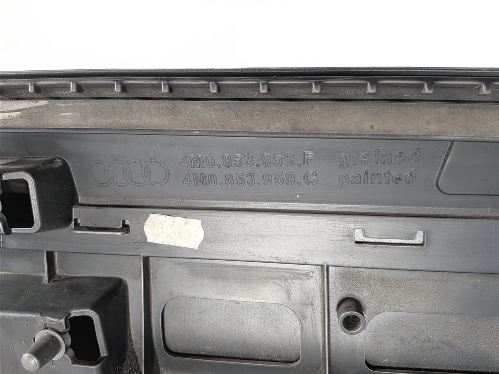 Thumbnail 5: 2017-2019 AUDI Q7 (4M) FRONT LEFT DRIVER LOWER DOOR MOULDING TRIM (Silver)