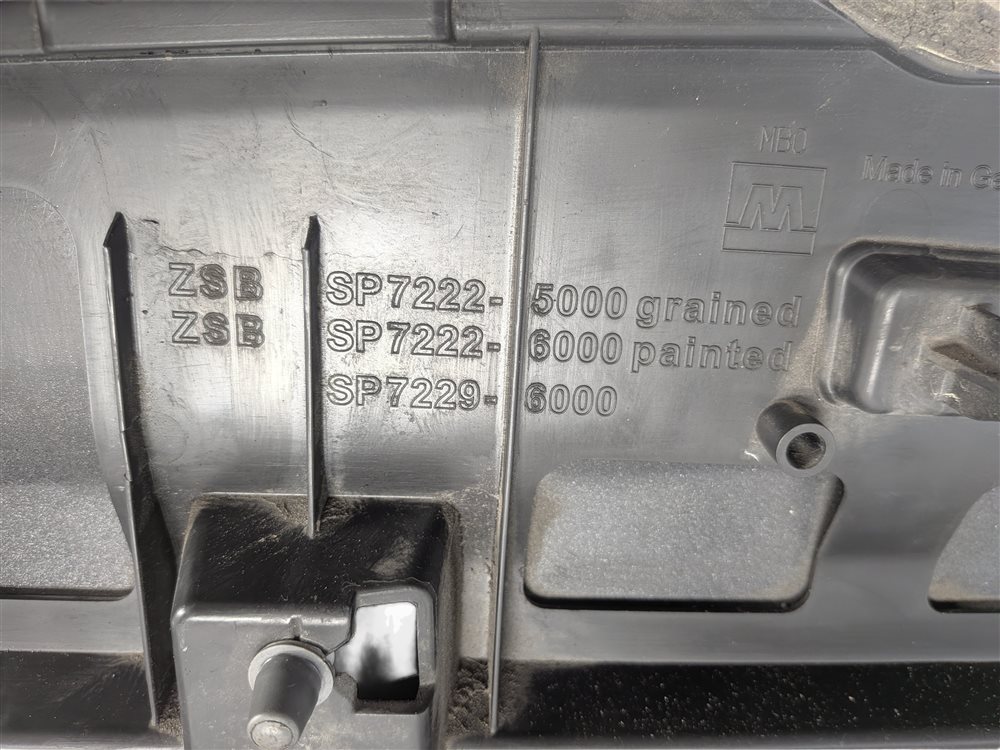 Thumbnail 5: 2017-2019 AUDI Q7 (4M) REAR RIGHT DOOR LOWER MOULDING RUNNER TRIM (Silver)