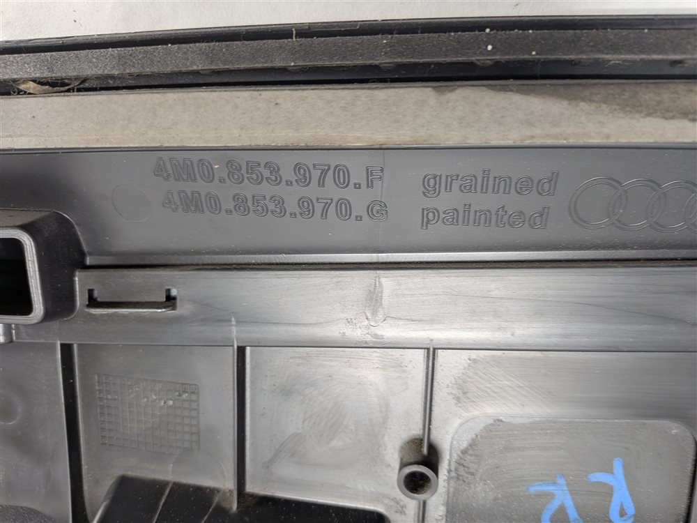 Thumbnail 6: 2017-2019 AUDI Q7 (4M) REAR RIGHT DOOR LOWER MOULDING RUNNER TRIM (Silver)