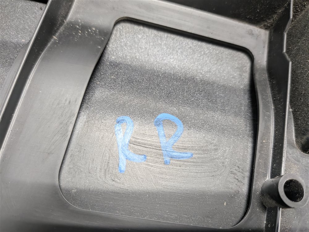 Thumbnail 8: 2017-2019 AUDI Q7 (4M) REAR RIGHT DOOR LOWER MOULDING RUNNER TRIM (Silver)