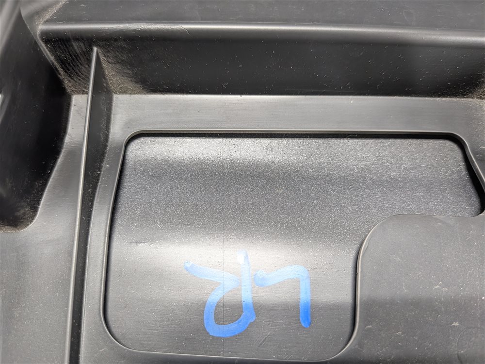 Thumbnail 4: 2017-2019 AUDI Q7 (4M) REAR LEFT DOOR LOWER MOULDING RUNNER TRIM (Silver)