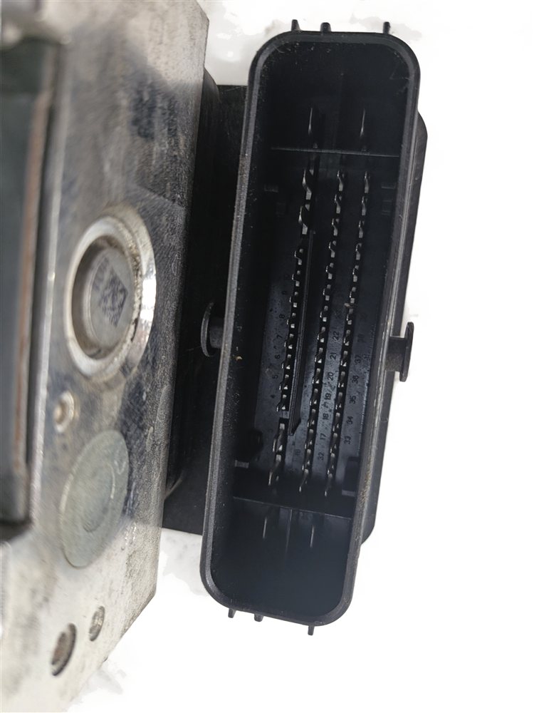 Thumbnail 7: 17-18 AUDI A3 (8V) SEDAN CONVERTIBLE ABS ANTI-LOCK BRAKE PUMP w/ CONTROL MODULE