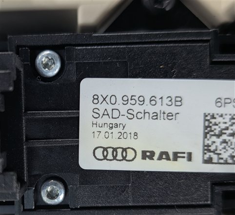 Thumbnail 9: 17-19 AUDI A3 (8V) FRONT ROOF DOME COURTESY LIGHT w/SUNROOF SWITCH (Black)